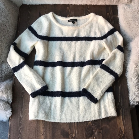 Banana Republic Sweaters - Banana Republic Boucle Cream and Navy Sweater